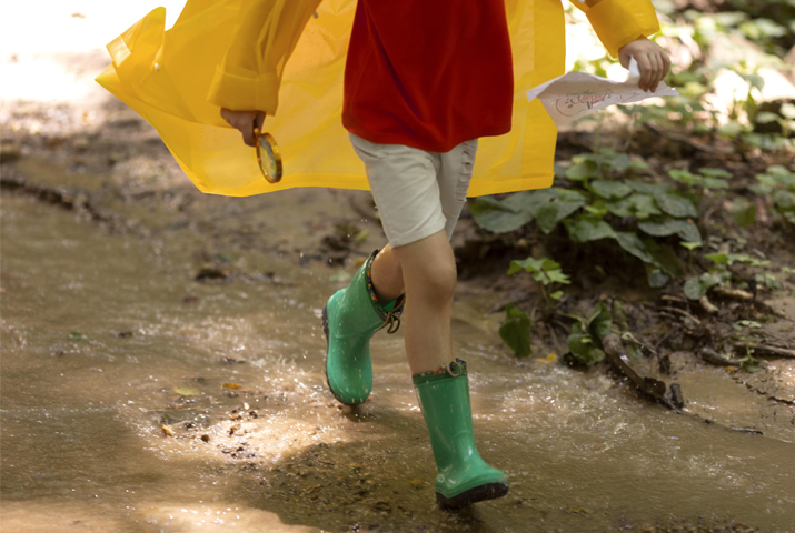 کمپینگ در هوای بارانی نیز جذابیت خود را دارد. کافی است تجهیزات طبیعت گردی لازم را داشته باشید و اگاهاه کمپ کنید.